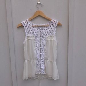 Pretty Charlotte Russe tank 🌺